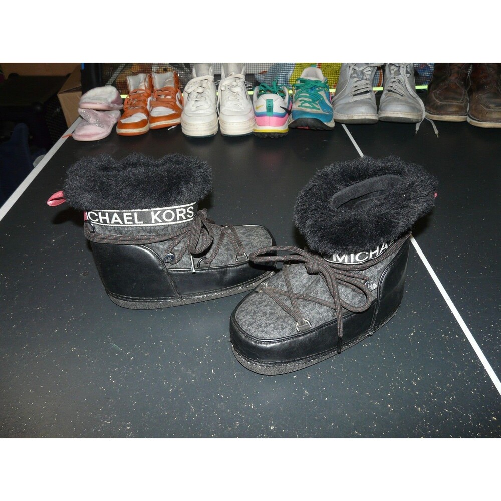 Michael Kors Zelda Monogram Logo Snow Boots w/ Faux Fur Black - Women's Size 6 - Picture 2 of 10